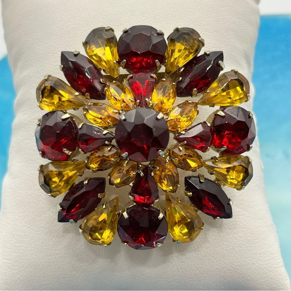 Vintage glass 1960s glass Juliana inspired style Brooch